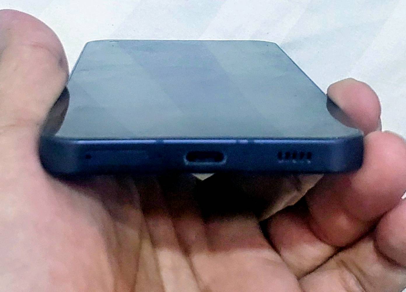 تلفون nothing phone 1
جهاز بريطاني المنشأ
نظيف ومكفول ونسبة النظافة 99%
ذاكرة 256 كَيكَا / رام 16 (8+8)
ملحقاته كارتونه اصلية + كفر شفاف + لاصق حماية شاشة + توصيل لاقرب نقطة في بغداد
السعر ٣٠٠ الف وبي مجال