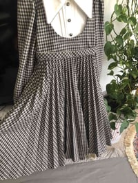 فستان جديد • صغير على بنتي