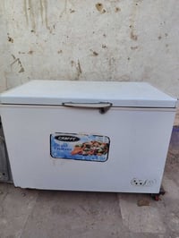 مجمده البيع بسعر مناسب يحتاجلها غاز جبير ونضيفه 07827563471