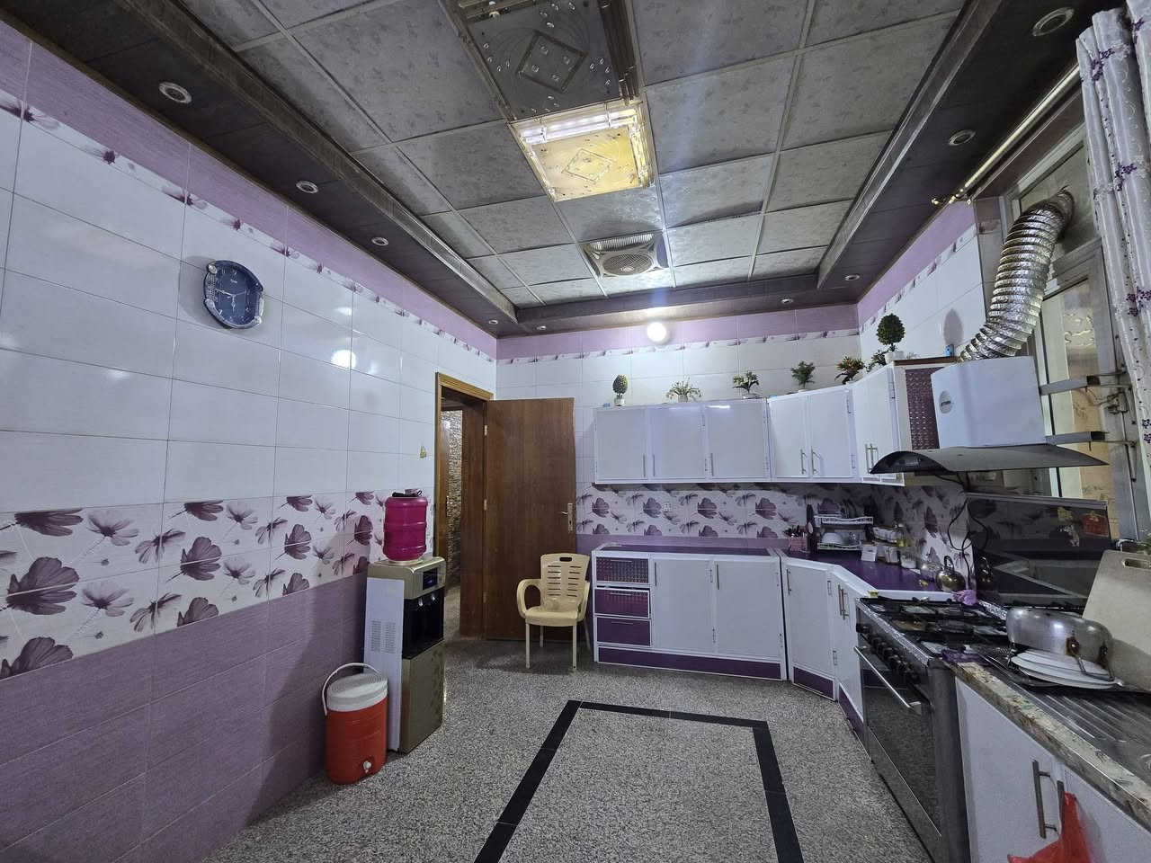 السلام عليكم 
دار للبيع مساحه ١٢٥ متر مع الكراج ١٨٠ متر ركن بناء حديث درجه اولى خريطه مربعه مكون من ٣ طوابق طابو ملك صرف أمامه تشجير مسيجه مساحتها ٥٠٠ متر الموقع منطقه حي السلام محله ٧٥٥ قرب مركز شرطه الخنساء خلف المستشفى الجديد
السعر ٣٠٠ بيع مستعجل للاستفسار (***********)
