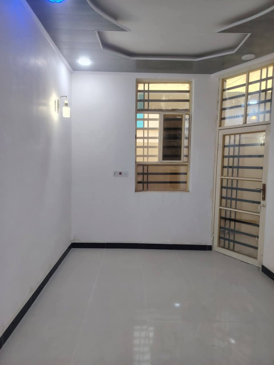 110 متر للبيع
طابو زراعي سند 25 قرار محكمه
غرفتين وصاله ومطبخ وصحيات داخليه وخارجية واستقبال
عنوان البيت نجف مقابل قرية الغدير قريب من الشارع العام بالخط الاول
بسعر 56 وبي مجال
للاستفسار اتصل على *********** أو مراسله واتساب
