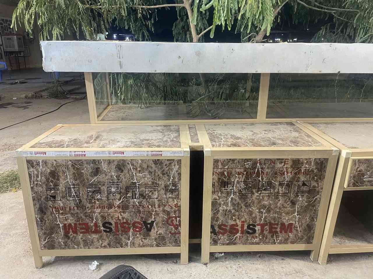 غراض محل للبيع
3 ميوزه المينوم قطعه 3 متر بيه جام وقطعه 2.5 متر وقطعه 2 متر سعرهم 300 الف نضاف مابيهم اي كسر
جهاز كريب وجهاز وافل نضيفات وشغالات ب250 الف
ميز حديد قطعتين 3 متر وياهم طباخ كنافه سعرهم 250 
باترينه المنيوم جام مرتبه مال جبس سعره 100 الف 
مكينه حب كامله سعره 150 الف 
اذا كلهن سعرهم يختلف واذا كل شغله بيهم مجال 
مكاني الشعب رقم ***********
