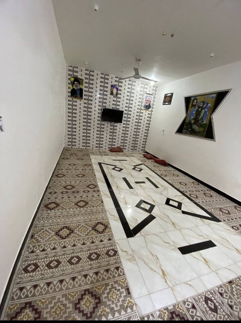 دار سكن للبيع رقم ومسجل بلبلديه البناء بلوك وحديث بلدجيلي ع طريق الامام المحسن بلبدايه المساحه الكليه 330 متر يحتوي ع ثلاث غرف واستقبال وصاله ومطبخ ومجمع صحيات
غرفتين 4*6
وغرفه 4*4
صاله 7*7
استقبال 7*4 ونص
مجمع صحيات 2 ونص ب2 ونص
الاستفسار مكتب الثقه ‭0773 126 8578‬
