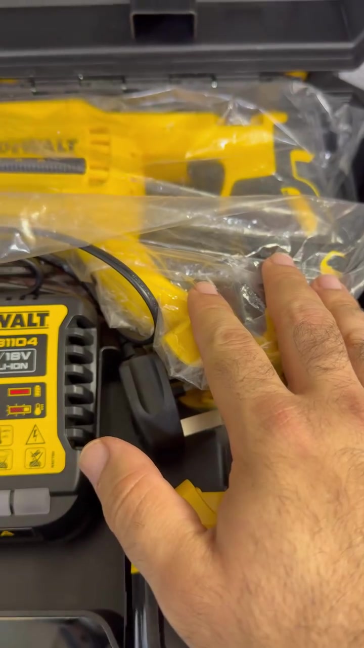 سلام عليكم اخوان
من رخصة الأدمن 
همر ديولت DEWALT اصلي متوفر 
توصيل متوفر 
***********📞واتساب

