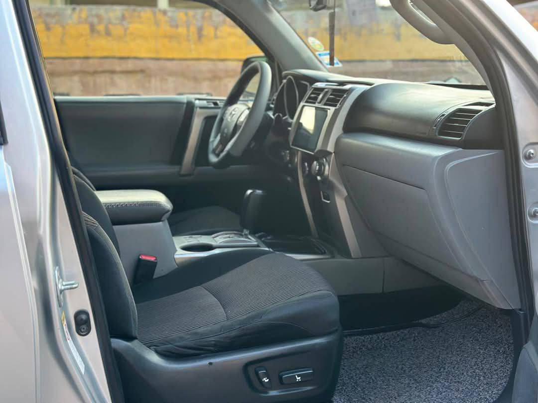 فورنر موديل ٢٠١٢ محرك 6 سلندر  4000cc رقم بغداد بإسمي لمتد كلين تايتل عدا طخة بسيطة يم الرقم بالصندوق كشنات كهرباء فتحة سقف اشاير بالمري كشنات كهرباء تحكمات بالستيرن شاشه كامرا خلفية سبعة راكب نظيفة جدا تجي تشوف بعينك خاص ما اجاوب استفسار ع الرقم *********** سنويه 2030 هزه جديده مكان السيارة ديالى بعقوبة سعر ٢٣٠
