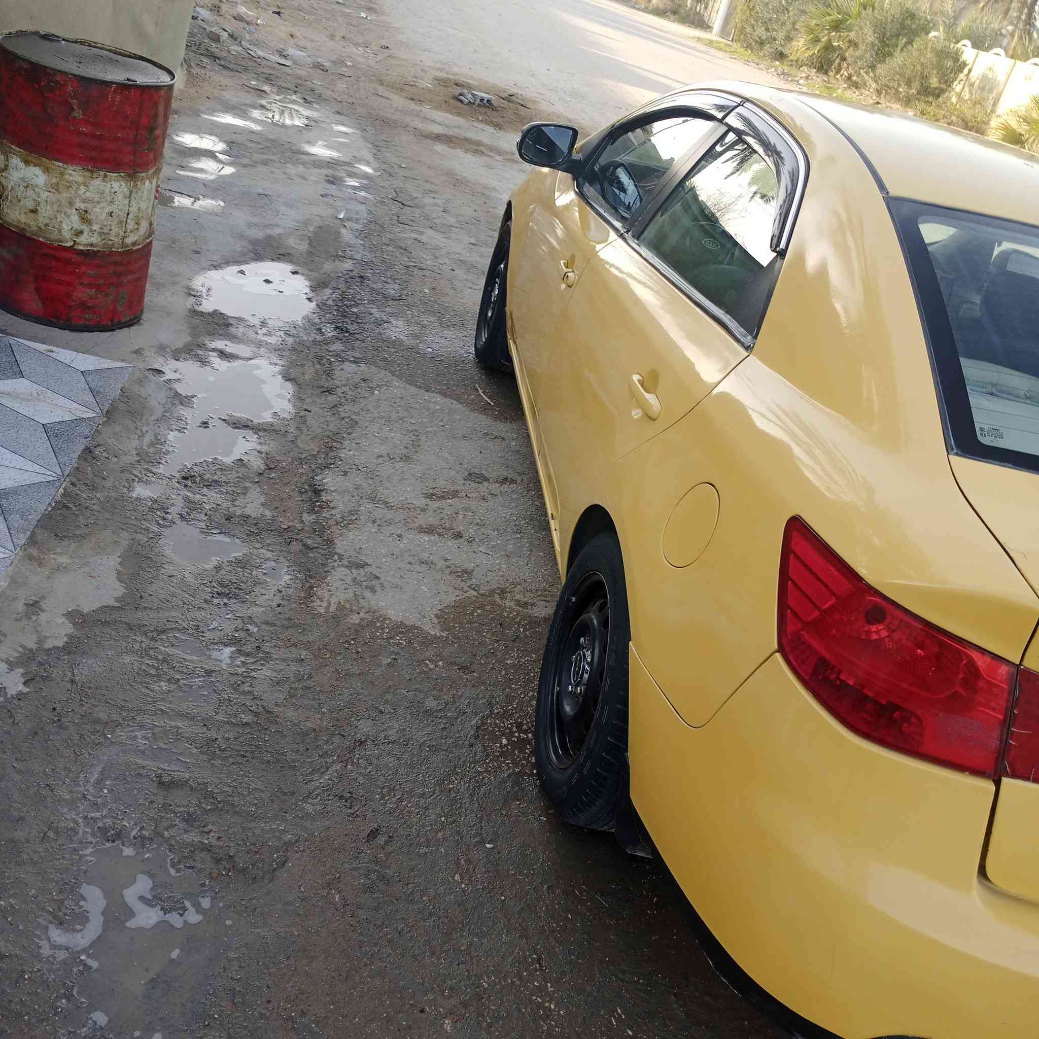 كيا فورتي للبيع موديل 2010 رقم بغداد انكليزي بأسمي مكان السيارة بابل المحاويل حادثها قبق جنطه وشويه من الجاملغ مكينه 2000 الكير اربعه نمر السياره مصفره هيئا وغرامات السياره بيها تخم تاير جديد ومنظومه تبريد جديد السعر المطلوب 85 وبيها مجال بسيط 
للاستفسار الاتصال على ***********
