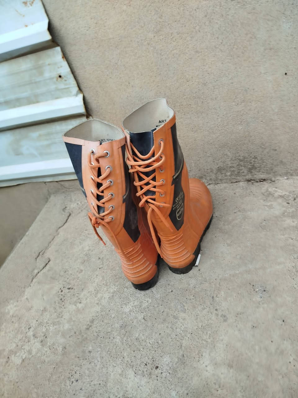 جزمة لبيع
***********
