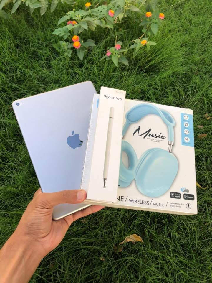 ipad 8
ذاكره 32
بطاريه 90% واعلى . إمريكي . نموذج M
نظافه 100%
ملحقات : كيبل 2 متر إصلي + قلم + سماعات airpods MAX
متوفر كميات كله وتربروف مفحوص حاسبه
فحص + ظمان 3 ايام
مناسب للألعاب والدارسه والعمل
 سعر 165 الف مع توصيل . سعر ثابت فقط شراي يدخل خاص 
للحجز ارسل رقمك وعنوانك


**إذا كنت صاحب هذا الإعلان وتريد حذفه لأي سبب، رجاءا أرسل رسالة إلى الدعم الفني**