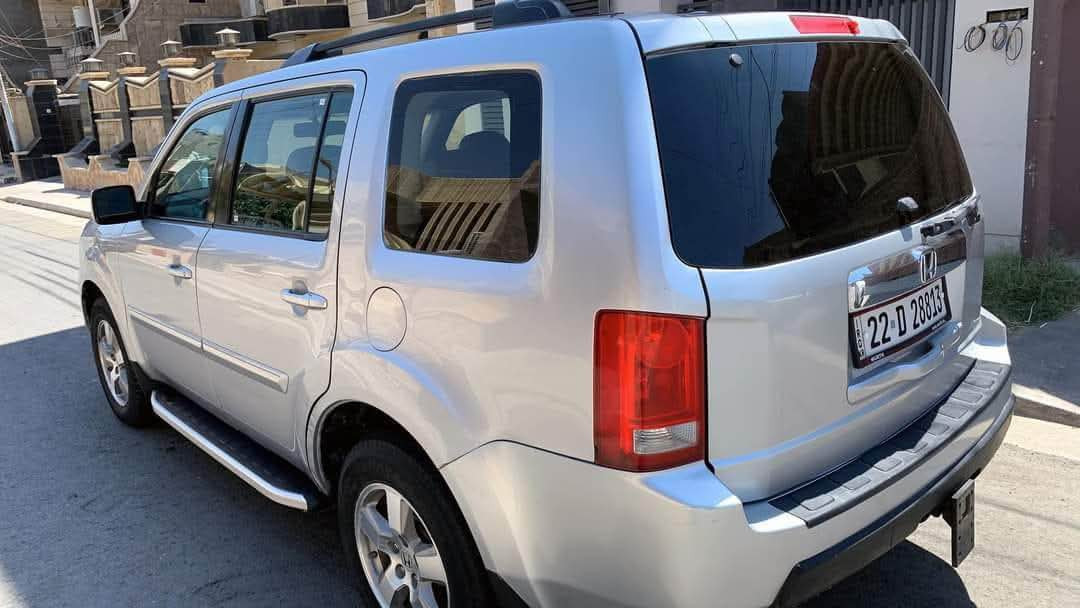 هوندا بايلوت ياباني
 اصل 2010 للبيع موجودة في البصرة سفوان 
سبعة راكب محرك 3300
سلايد روف 
بانوراما 
تبريد ثلاث قطع 
تدفئة الكشنات الأمامية 
نظام ايكو 
حدادية امامية وخلفية كاملة
طخم تاير جديد 
رقم اربيل انگليزي سنويه لغايه 26
سيارة جاهزة ما تخسر عليها 
بيها ضربه خلفيه عكس السائق 
السعر 125 وبيها مجال للشراي
رقم هاتف 
*********** وات ساب 
‏***********‏ اتصال Singapore
