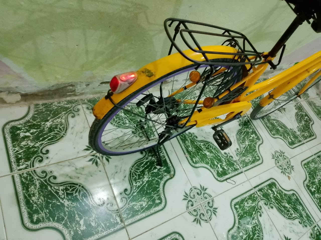 السلام عليكم بايسكل للبيع حجم 26 موديل 19 نظيف السعر 110بي مجال مراوس عادي


**إذا كنت صاحب هذا الإعلان وتريد حذفه لأي سبب، رجاءا أرسل رسالة إلى الدعم الفني**