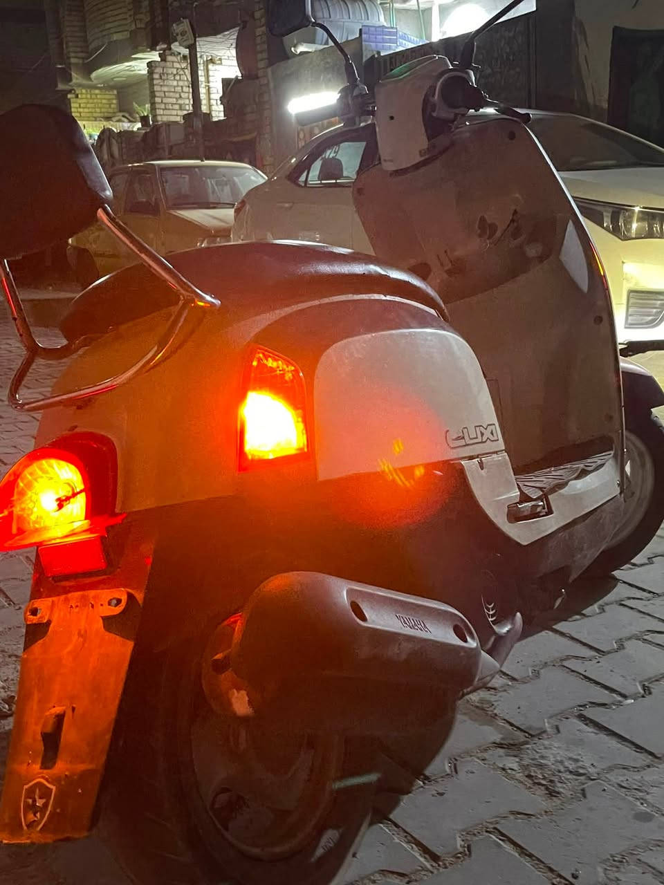 سلام عليكم 

POLICE للبيع 

الدراجه جديده وشوفت عينك 
حساس ابريك تايرات جديده

الدراجه برغي ممفتوح بيهه 

كفرات امختم ختم واحد 

داخل اكريمي اصلي 

زنون اصلي 

امرايات اصلي 

كابريتر مال تفصيخ الاصلي 

الدراجه مكينته هاون 

الدراجه نكره 

اي نقص مابيه بس باتري تعبان 

شغاله سلف وهندر 
 المكينه غرسهه

المكان حي اور 

السعر650 وبيه مجال 

الرقم***********

