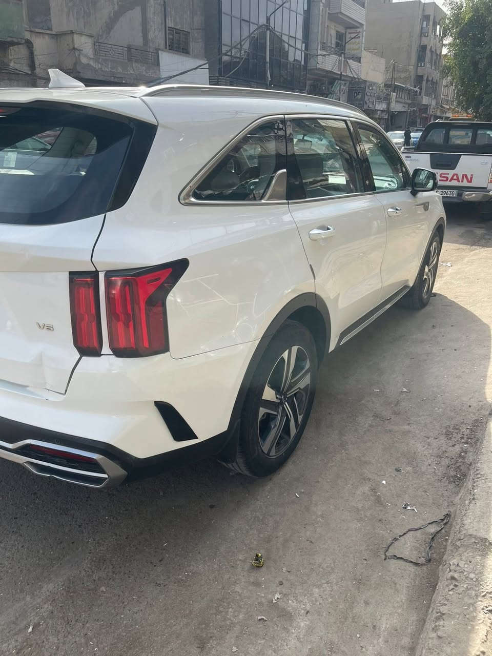 موديل ٢١
محرك ٦ سلندر 
٧ راكب 
تشغيل عن بعد 
ماشيه ٨٥ الف بيها صبغ جزء باب السايق فقط وباب الخلف السائق مفتوح بدون صبغ
السياره رقم بغداد جديد بأسمي 
المكان الكرادة 
السعر ٢٦٢٠٠$
رقم ***********
