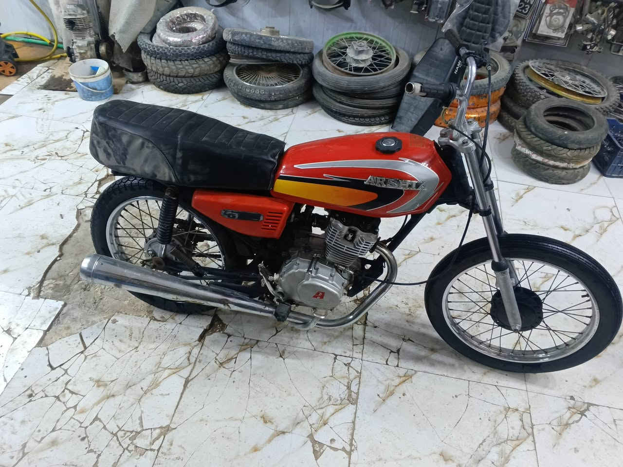 السلام عليكم من رخصه ادمن الجروب
دراجه 4 قير كلك كلك كلك 
ملك الاستعراض اني 😂
موديل 20 دراجه كلش حلوه مال مزاد 
مفتوحه بس ولفات نظيفه ناعمه كلش 
اللوياله موس كلش مرتبه 
العنوان كوفه 
السعر 280 وبيها مجال مكينه ناعمه على الشط 
***********
