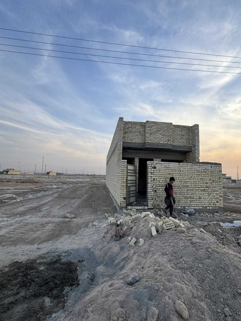 السلام عليكم دار للبيع طابو زراعي سند ٢٥ المكانن بوب الشام خلف الهزه مال مرور هيكل كامل التصوير قديم المنطقه تغيرت وسكنت العوائل يوم عن يوم تصعد السعر ٢٧
للاتصال ***********
