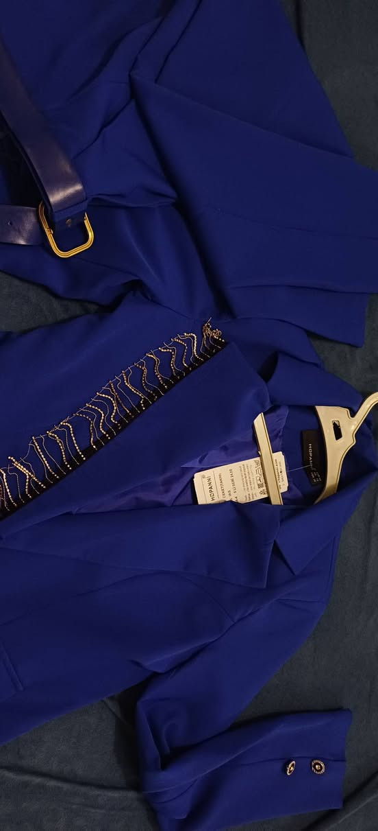 للبيع كوستم (قاط)جويتي كامل سترة وبنطلون قياس  40 يعني تقريبا مديم 
بنات جديد امانه الله ورسوله ما ملبوس وحت بعده باليبل اخذته ب ٨٠ ابيعه ب ٥٠ وبي مجال بسيط مكاني حي جهاد


**إذا كنت صاحب هذا الإعلان وتريد حذفه لأي سبب، رجاءا أرسل رسالة إلى الدعم الفني**