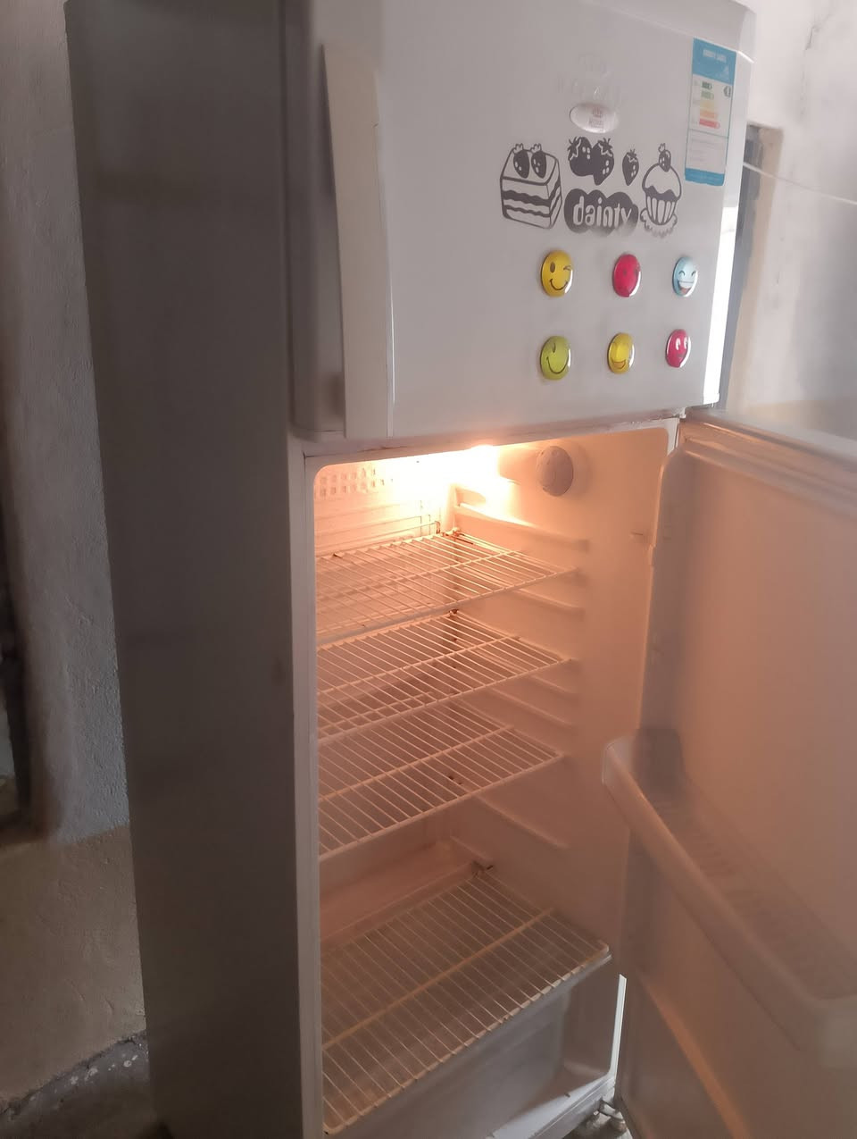 ثلاجه رويال شرط ما بيه شي نضيفه 22قدم سعر 130 /***********
