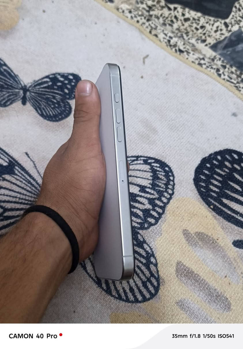 سلام عليكم ايفون 16برو ماكس ذاكره 256كامل ملحقات مبدل شاشة فيس ايدي شغال شاشه بيهة كسر بطاريته 90جهاز بيع او مراوس العنوان بغداد شماعية للستفسار على الرقم واتساب ***********/***********
