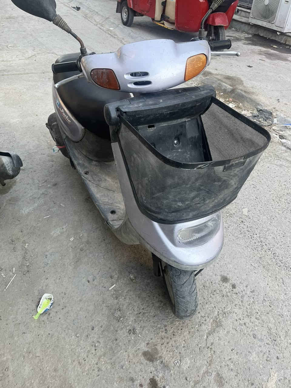 السلام عليكم دراجة منغولي ام السلة دراجة نضيفة كلها شغالة عوزها بس باتري السعر ٢٠٠ قفل قفل جوا هذا السعر لتعاملني مكاني مسيب ***********
