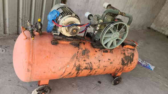 مكان كربلاء السعر 600 《400》لتر
كمبريسر البيع شغال مالت محلي شرط الشغل بطل نضيف بيه تقاسيم
ماطور ثري فيز  ***********
