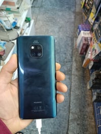 اجهزه للبيع ايفون 7بلاس وميت 20برو السعر خاص او اتصال 07800018026