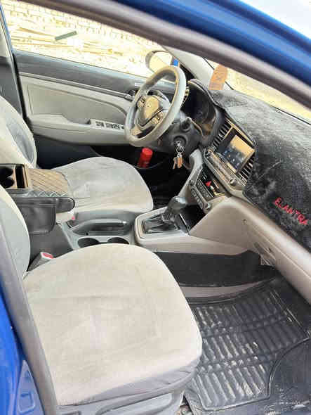 السلام عليكم للبيع النترا 2018 لون ازرق
شاشة ابل كار بلاي 

تحكمات ستيرن 

رادار جانبي 

السيارة كاملة من ناحيت كلشي 

السعر 135

وتجي وتشوف بعينك شكد نضيفه

***********
