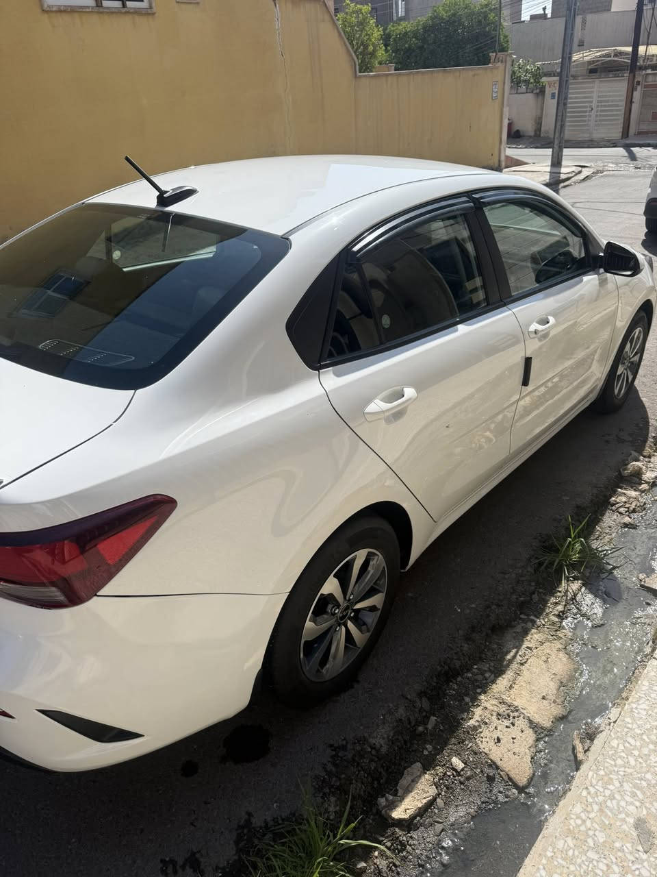 كيا ريو موديل 23 بدون صبع. ماشيه 26 السعر 135 بيها مجال ***********
