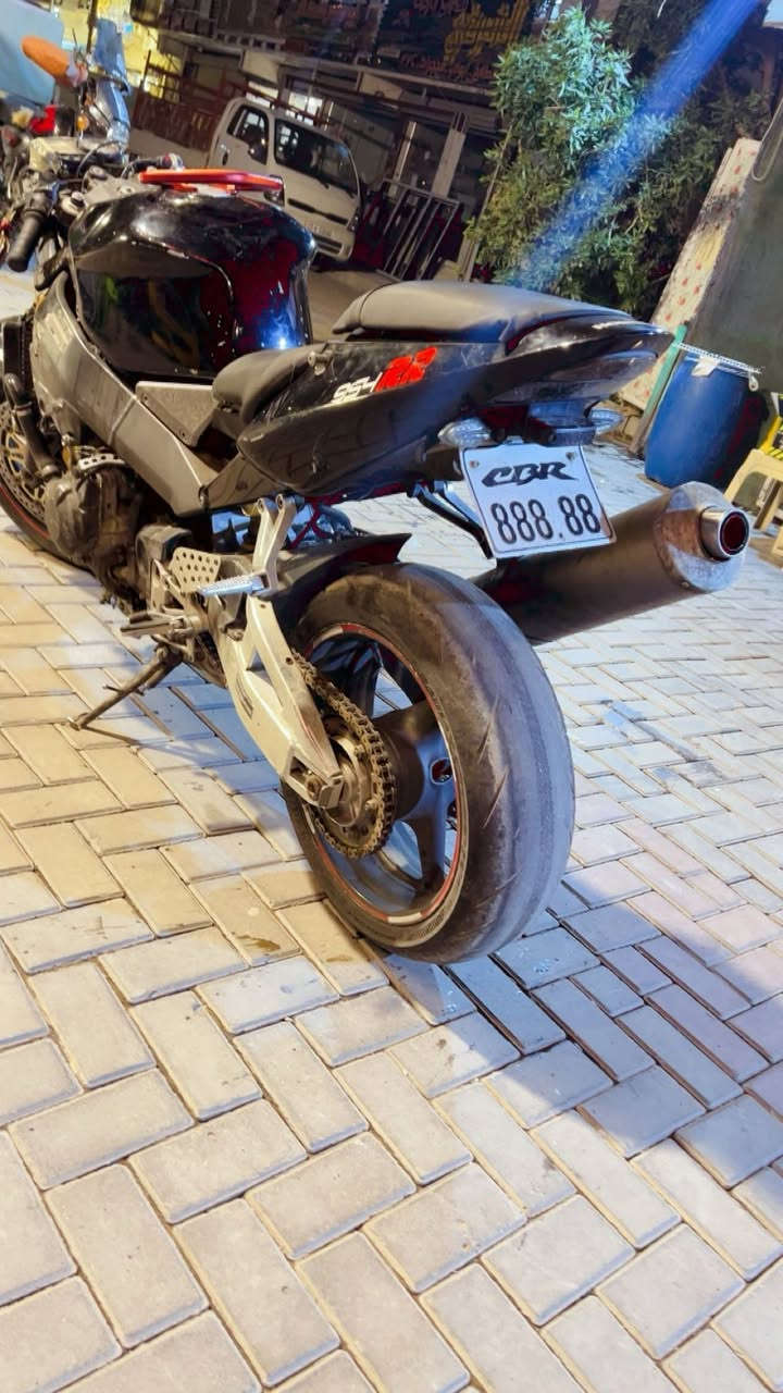 سلام عليكم دراجه بطح للبيع بيه هاذه صوت ابيع كوم حديد وراق بيه بس منكعه سعر خاص رقم ***********اتصل وتساب
