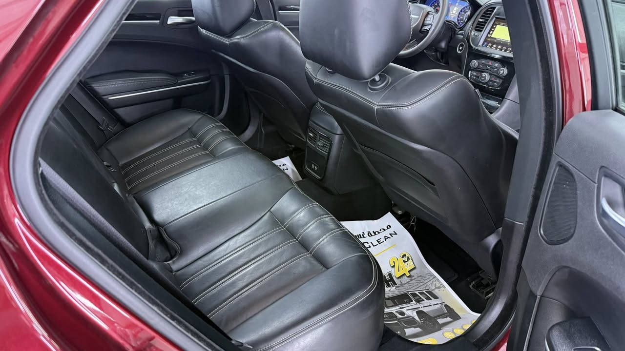 اوباما 22 وارد امريكي فول موصفات 1/1 فئه S بجم كبس
ضرر مالته شخط ب صفحه سايق شرط بدون دواخل و ايرباك برده فقط راجع بلادي 

موصفات 
بنراما 
رادار جانبي 
حساس امامي و خلفي 
كشنات حضن 
كير شفتات ب ستيرن 
تحكم ستيرن فول 
بجم عريض 
تدفئه كشنات 
دكمه سبورت 
تو ويل 
محرك 3.600 سته سلندر 
دمام ب جنطه 
مكاني بغداد حي الاعلام رقمي ***********
