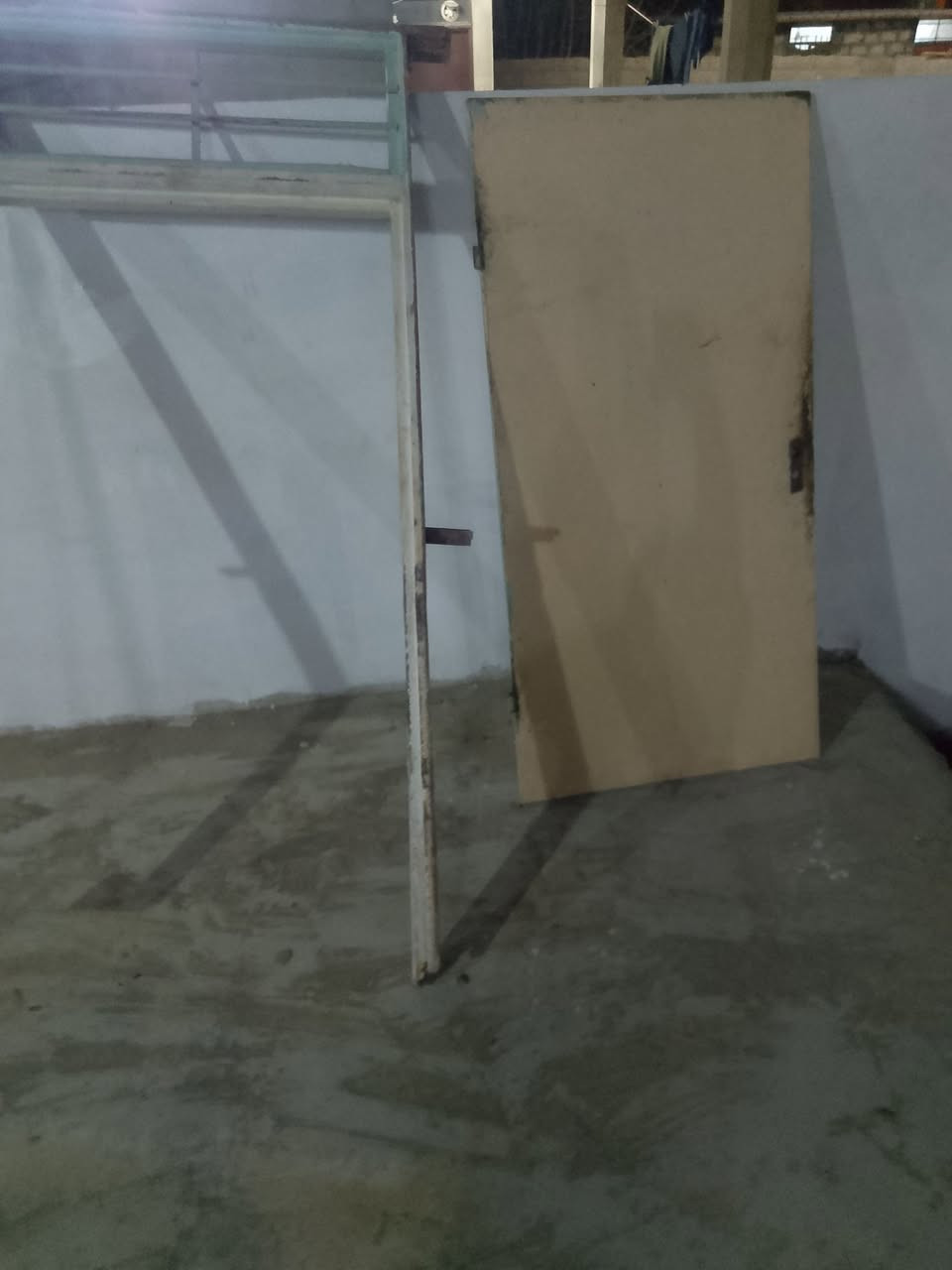 ابواب للبيع 
السعر كل باب على 30 
شرط باب ثقيل 
وضافتن يوجد شبابيك 
التواصل على الرقم ***********_ وتكدر تواصل على الخاص 
📍الذيبانيه_مو جاور علي السليمان
