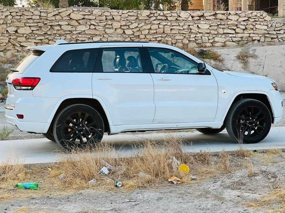 سلام عليكم جيب2018ماشيه100حقيقي بسمي رقم بغداد بيه3قطع تبديل اصلي شركه وبنيد جامع كلير من امريكا مكان بابل سعر 184 بيه مجال حك جيه اتصال ***********
