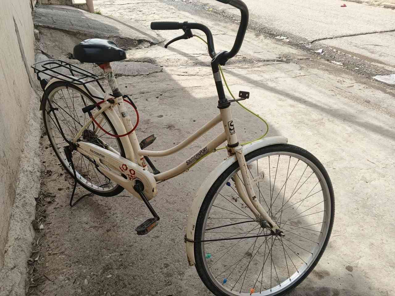 عبد الحليم للبيع بسعر 45الف حي صدام التايات جدد ***********
