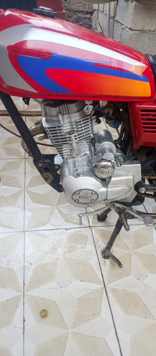 الدراجه للبيع بارت دراجه تخبل سلف شغال كهربائيات شغاله  بدون اوراق السعر 450ول شراي يتصل ***********
