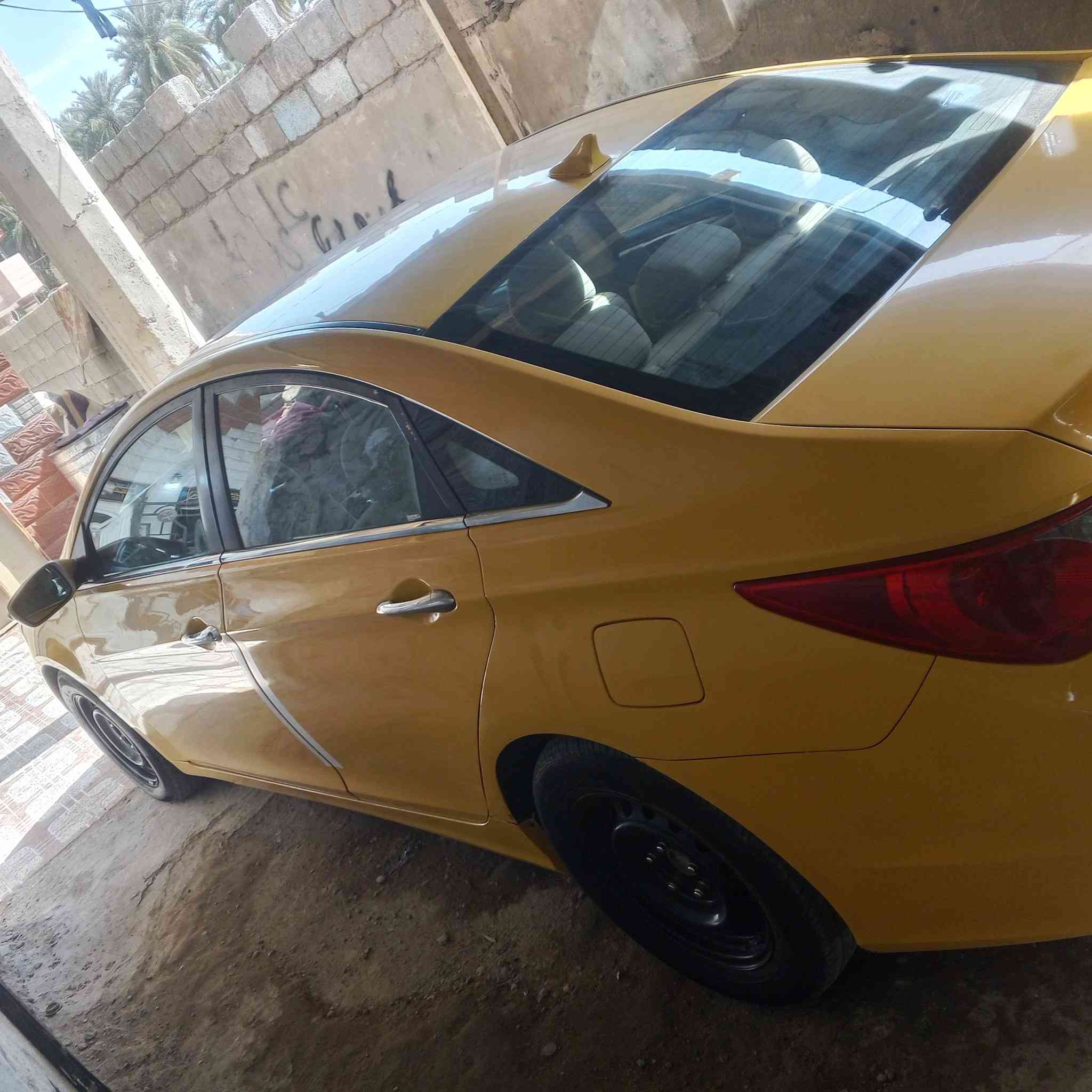 السلام عليكم لبيع فقط سياره موديل 2011 سياره امريكيه فول واحد على واحد فتحه وبصمه وشاشه متحكم السترن.  جهتين ضررها باب السائق بامريكا مكينه 2400 مكفوله  حديديه مكفوله سياره رقم بابل مكفوله كفاله ما عدا باب السائق فقط مكان السياره كربلاء الابراهيميه والسعر  رقم الهاتف ***********
