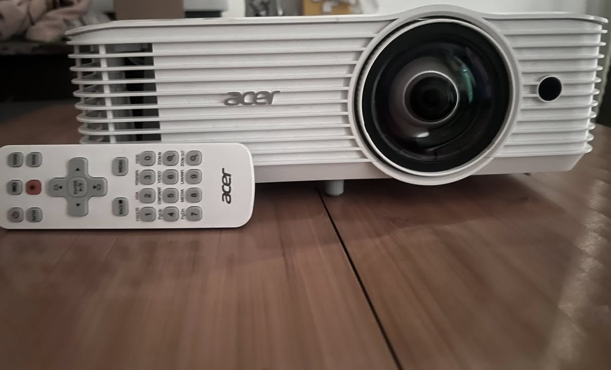 سلام عليكم  داتو شو اصلي ACER  الجهاز جديد تماماً، ما مستخدم ولا ثانية. رقم تواصل ***********
