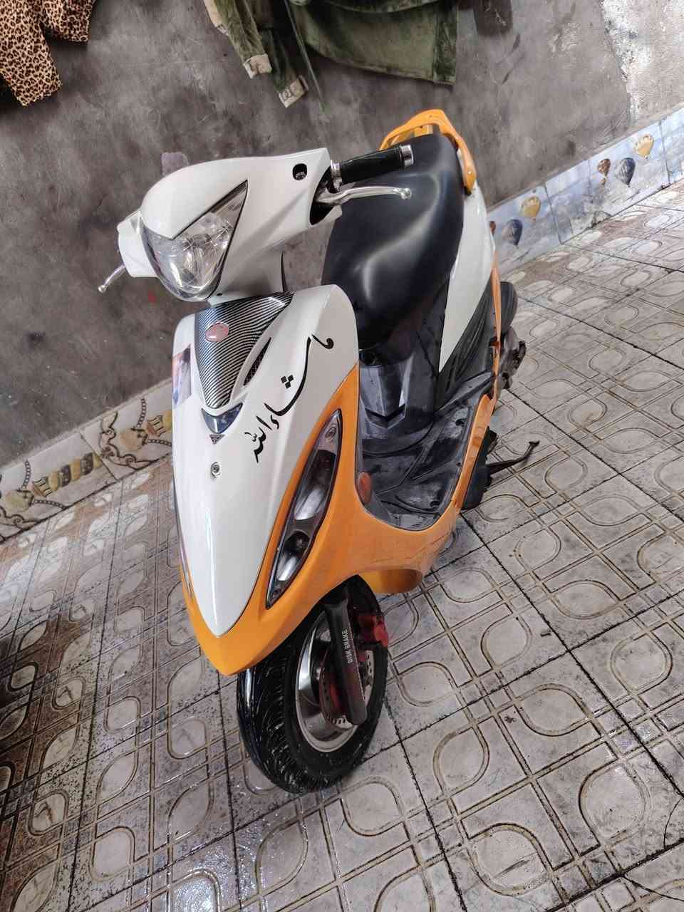 سلام عليكم دراجه كامكو جي فور مال حاوية دراجة كهربائيات كلها شغال دراجه شلعه ومعدل فول دراجه نضافه فول دراجه مامفتوحه دراجه حلوه نضيفه دراجه كل نقص مابيها دراجه صارلها 20 يوم من طالعه من الوكيل مكاني نجف السعر 575 وبيها مجال الرقم ***********
