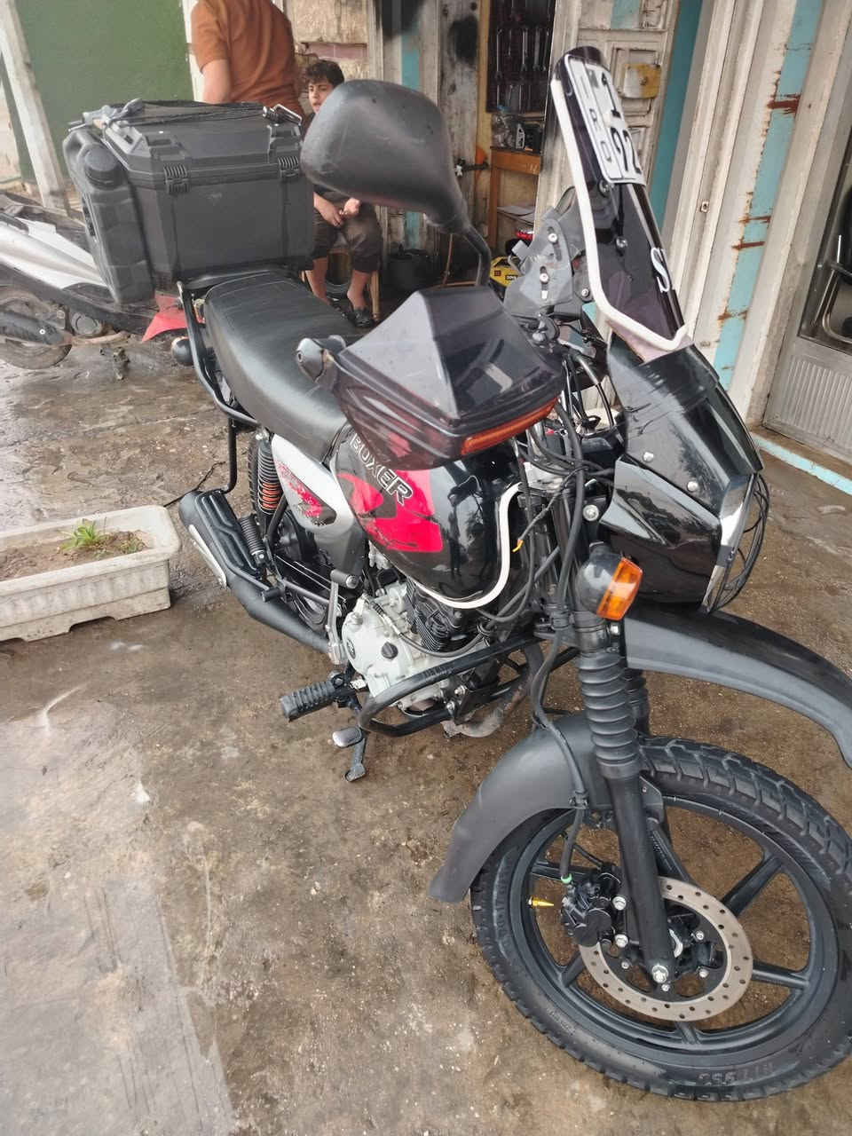 السلام عليكم للبيع بوكسر اخت الزيرو ماشيه 17 الف استخدام شخصي الدراجه اخت الزيرو نقصعا بس قبغ بانزين شويه تعبان الدراجه كفاله عامه مرقم بغداد نكليزي ب اسمي تحويل ثاني يوم الدرجه امانت الله جديده بمعنه الكلمه وتجي وتشَوف بعينك اخت الزيروو
الدراجه معروضه ب 2700 مليونين وسبعميه وبيها مجال
مكاني الشعب
رقم تلفوني ***********
