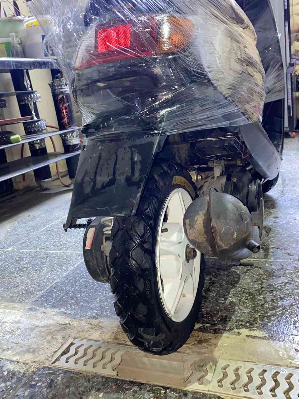 السلام عليكم مر رخصه الادمن دراجه ستين قرده خمس زروف ياباني للبيع دراجه سلف هندر كهربائيات سلف هورن اشاير لايت امامي خلفي قفل جنطه قفل صندوق قفل اكسل كله شغال وياله رياضي تايرات نظيفه هندر شغال دراجه ناعمه كفرات بلادي السعر 225 او بيها مجال بسيط مكاني شعب شارع عدن خلف جامع الشروفي رقمي *********** واتساب Colombo, Sri Lanka
