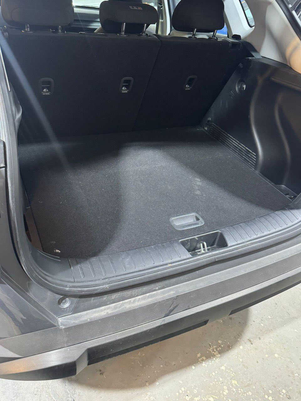 سلام عليكم كونا 2025 أمريكي دخول جديد ا
موصفاته 
بصمه +بصمه أبواب
دخول ذكي 
تشغيل عن بـــــعد 
مكينه 2000 دوش 
قياده ذاتيه 
تحديد مسار 
منفذ شحن امامي خلفي 
شاشه كار بلي 
كأمره خلفيه 
رادار امامي جانبي خلفي 
مكانه / البصره 
هـ/***********
