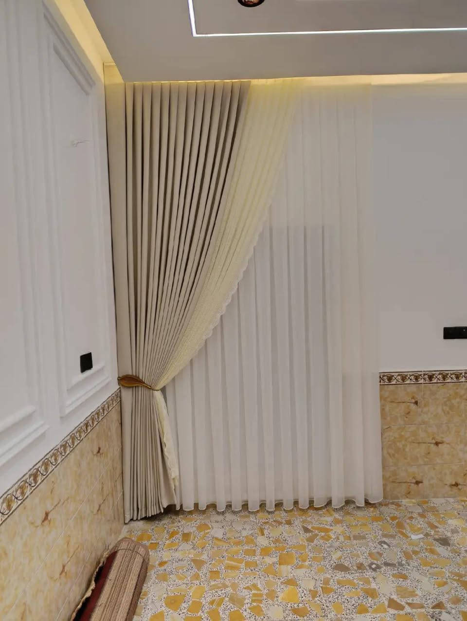 السلام عليكم ورحمة وبركاته لدينا احدث الستائر التركيه في القائم عنوان المحل قرب مجمع  الطبي اسم المحل ستائر اسطنبول  ــــــ, انمــــــــــار الخياط رقم الهاتف ***********
