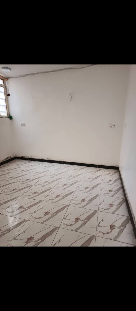 السلام عليكم بيت للبيع ٥٠متر طابقين بناء جديد مثل ماواضح في الصور البوبيات السايدين  الجدد للاستفسار الاتصال على الرقم ***********
