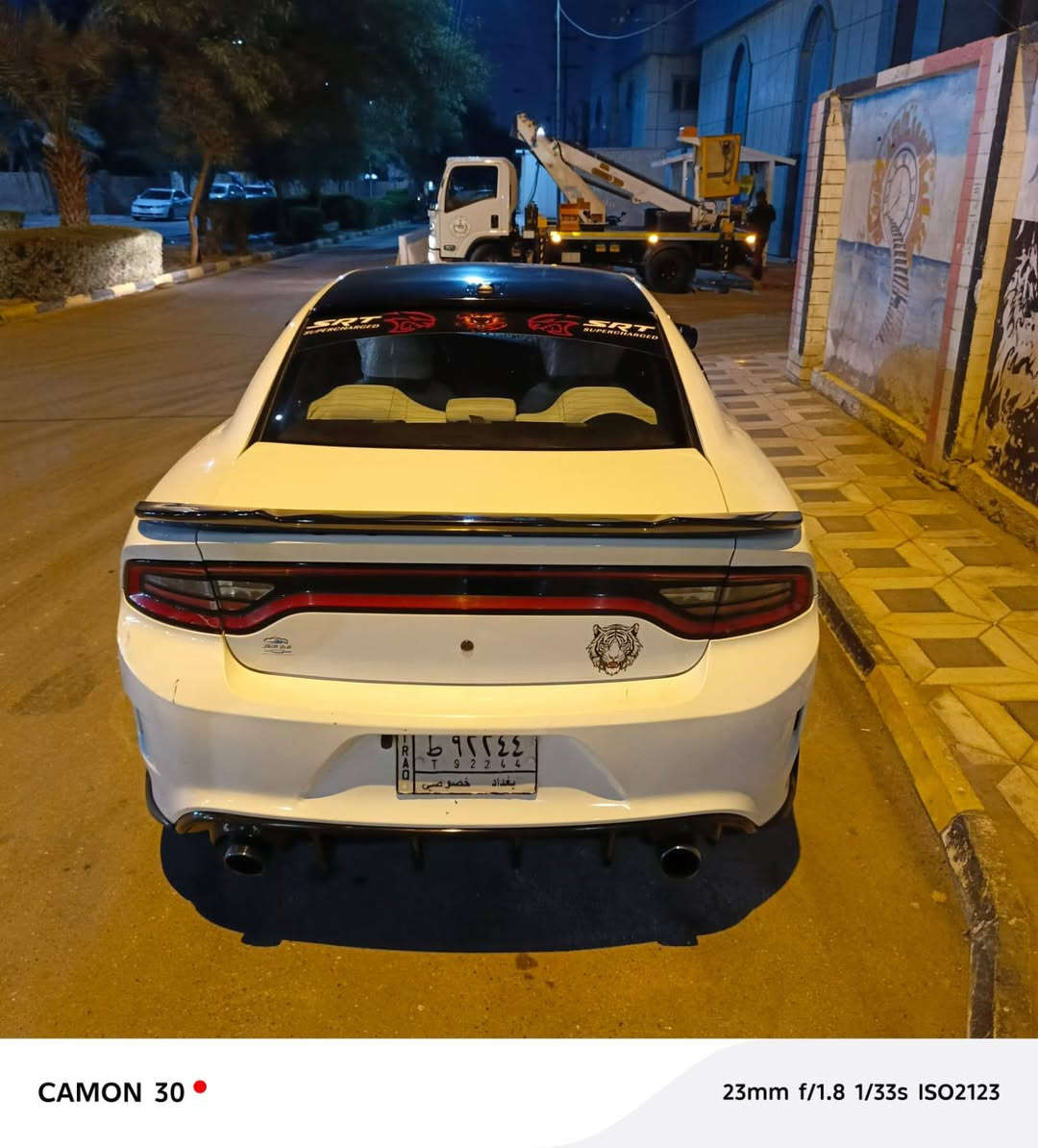 سلام عليكم جارجر SRT مديل 2015 بوليسي كير تعليك محدث دعاميات وبنيد SRT حادث جاملغ وبنيد مصبوغه صفحه سوناره مرفق مع الصور رقم بغداد
مكان السياره واسط 
السياره جاهزه مكينه وكير وحداديه وتخم تاير كله جديد ويل بوليسي السياره ماناقصه برغي
السعر 155 وبيه مجال بصيط حك الجيه 
مكلف بلنشر هاذه رقم صاحب السياره *********** مامتواجد على فيس
