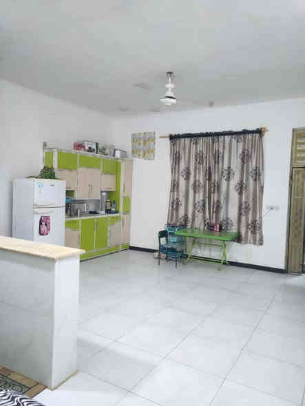 بيت طابو أسهم في شارع السفينه 250 متر بناء حديث السعر  148 وبيه مجال
يحتوي على ثلاث غرف صالة ديوانية مجاميع صحية داخلية وخارجيه مطبخ حار وبارد 
السفينة شارع مدرسة الواثق قرب مضيف هيئة سلطان القلوب
بناء حديث كافة الخدمات ماء+كهرباء+مجاري
رقم تلفون 
***********
