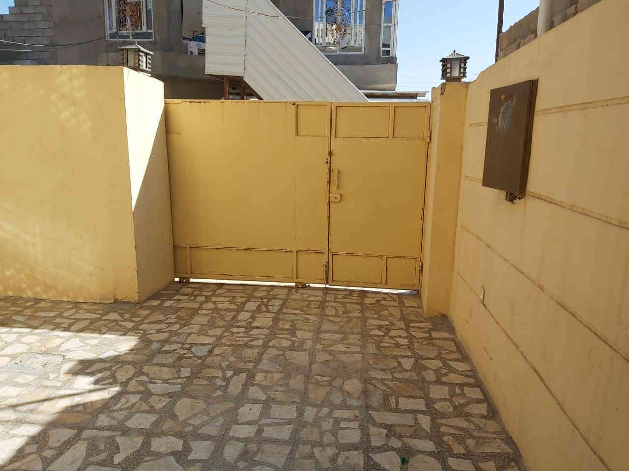 للبيع في سامراء حي دوانم معمل الادويه دار سكن طابقين  مساحته 150م وجه 10م نزال 15م شارع 10م المربع الاول قرب جامع محمد شاكر المربع الذهبي بي معمله في البلديه من أجل تروجها للاستملاك في الطابو يحتوي على 5 غرف نوم واستقبال وصاله ومطبخ وحمامات وگراج الطابق الارضي كاشي مرمر حزام سيرامك مع سقوف ثانويه  الكهرباء نظام بواري مع جهاز حمايه تشغيل واطفاء ذكي والطابق الثاني 3 غرف نوم ارضيه بورسلين وحمامات السعر 90 مليون بي مجال للشراي للاستفسار الاتصال على الرقم *********** ابو بركات الدراجي عقارات الحاج فاضل زهدي
