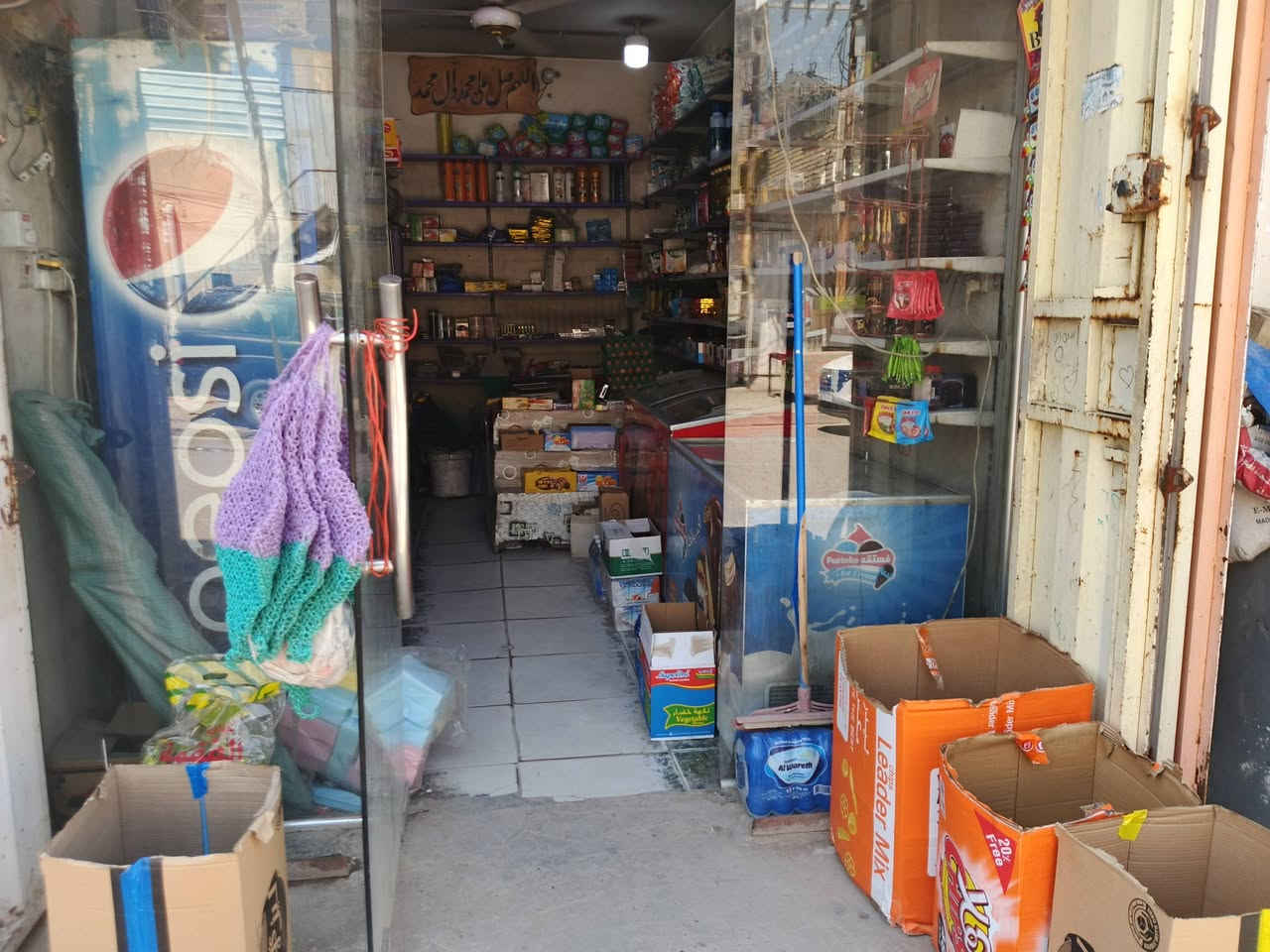 السلام عليكم اسواق للبيع السعر ٦ وبيه مجال تحتوي على ٢ سبالت و٦ عارضات و٢ مجمدات وبلازمه ايجارها ٢٠٠ الف مكان يم مدرسة السماحه رقمي ***********
