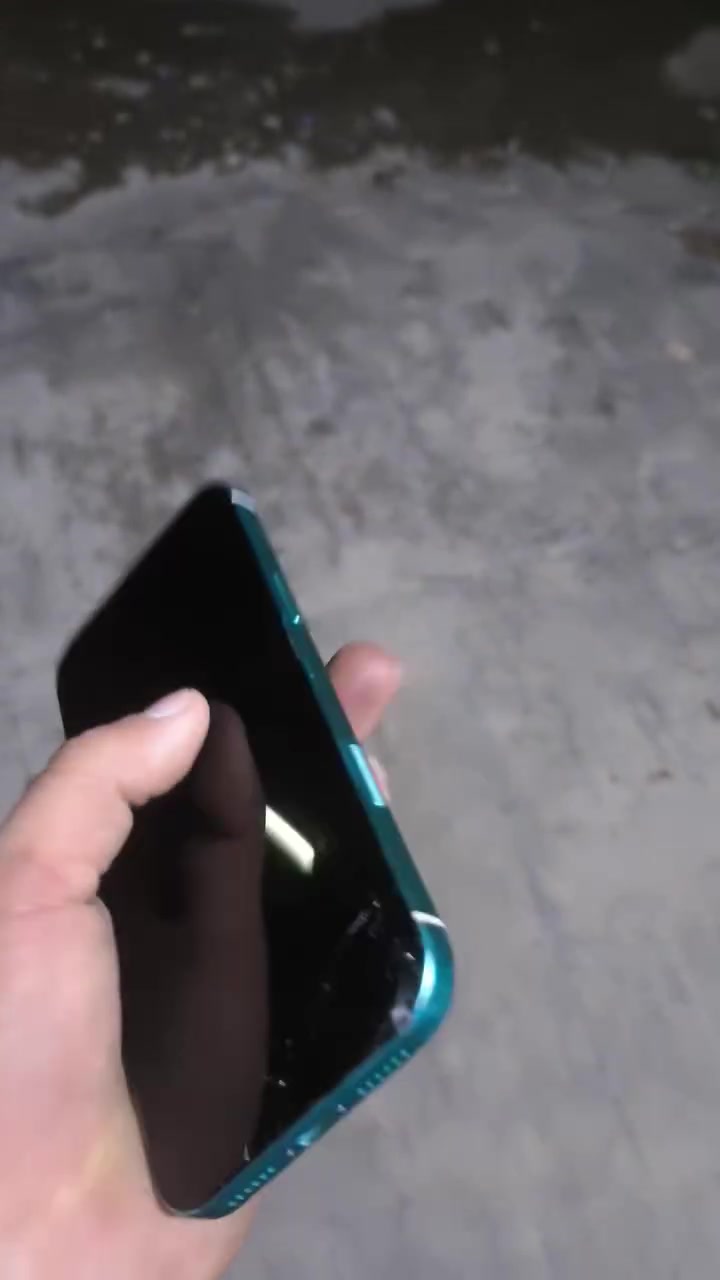 ايفون 17 الون المميز من دبي وصلني
للبيع 
ايفون 17pro max 
1024g
99 بطاريه 
كلشي شغال فقط الشاشه نضربت 
أو بحتاجله شاشه اريد ابيعه على وضعه كلشي ما اضمنلك 
كنمه ابيعلك حديده ***********

