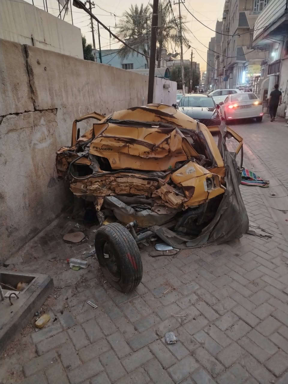 السلام عليكم بيجو بارس موديل ١٥ رقم بغداد انكليزي بيه حادث سنويه ل٢٧ ابيع تسقيط سعرها ١٤ ورقه من الاخير لتفاصيل الاتصال ***********
