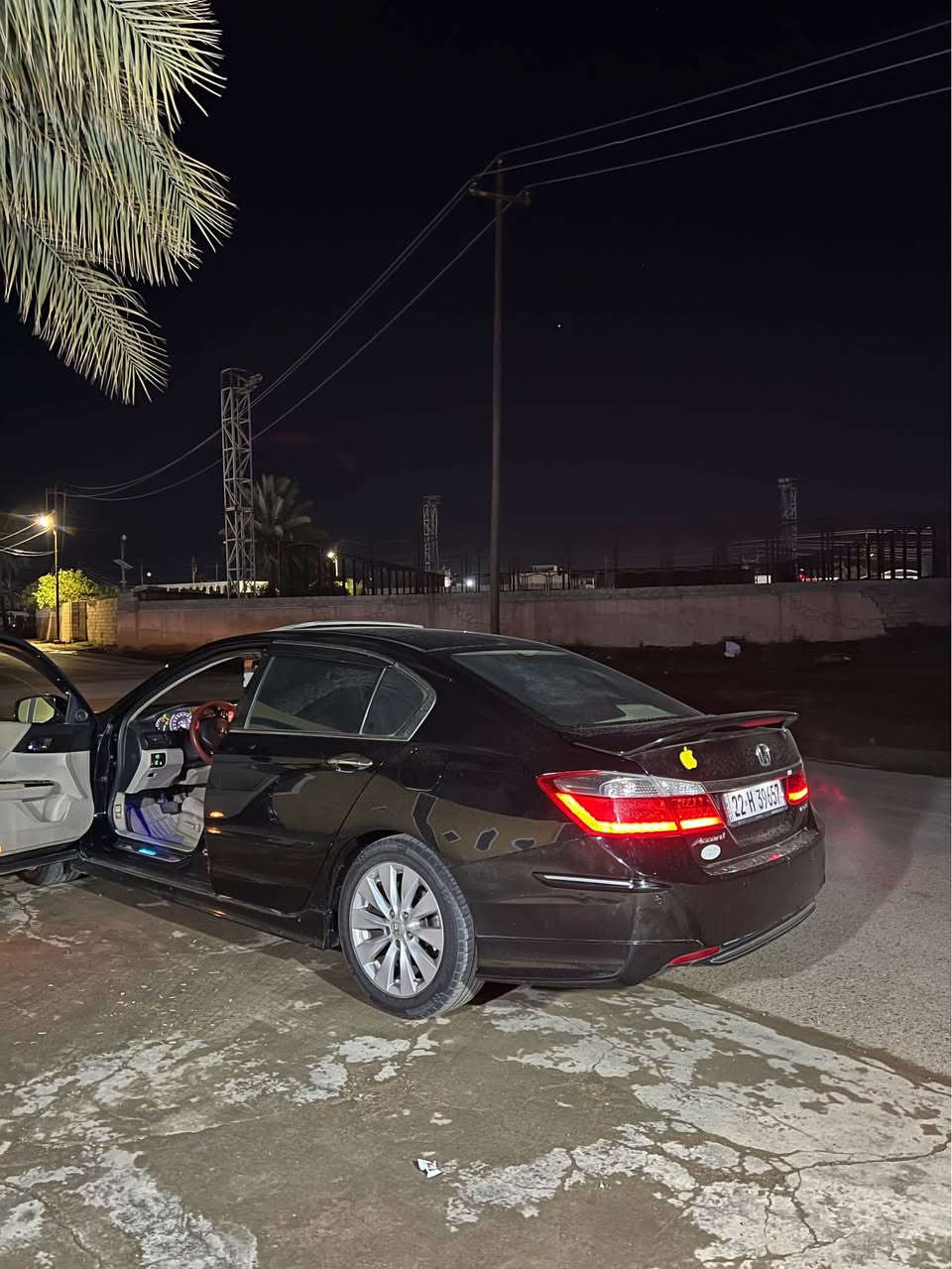 السلام عليكم

اكورد. 2014. خليجي 

فول مواصفات واحد ع واحد. 

مكفوله من صبغ وتبديل وبارد 

كيررر محرك. كفاله. 

صدر امامي خلفي جديد. 

هزه جديد. ورقم جديد. تحويل ثاني يوم 

السعر. ١٢٧ وبيها مجال. 

مكاني صلاح الدين الضلوعيه 

الاتصال *********** سامراء, صلاح الدين
