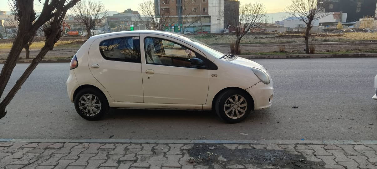 جیلی پاندا مودیل 2013
ژ.م ***********یان***********
شوێن سلێمانی نرخی ٣٨گەڵا
گێڕ عادی 
گێڕومەکینەی بەشەرت زۆرجایزە لێخوڕینی بەهەڵمەت و زۆر کەم بانزین سەرف دەکات
تندوو تۆڵە تاغم پێشی
دەعم و لێدراوی نیە
سەنەوی تا ٢٠٣٠نوێیە بەشەرت تەحویل و وکالە
تەبرید و کارەبای و گەرمی بەشەرت السليمانية, العراق
