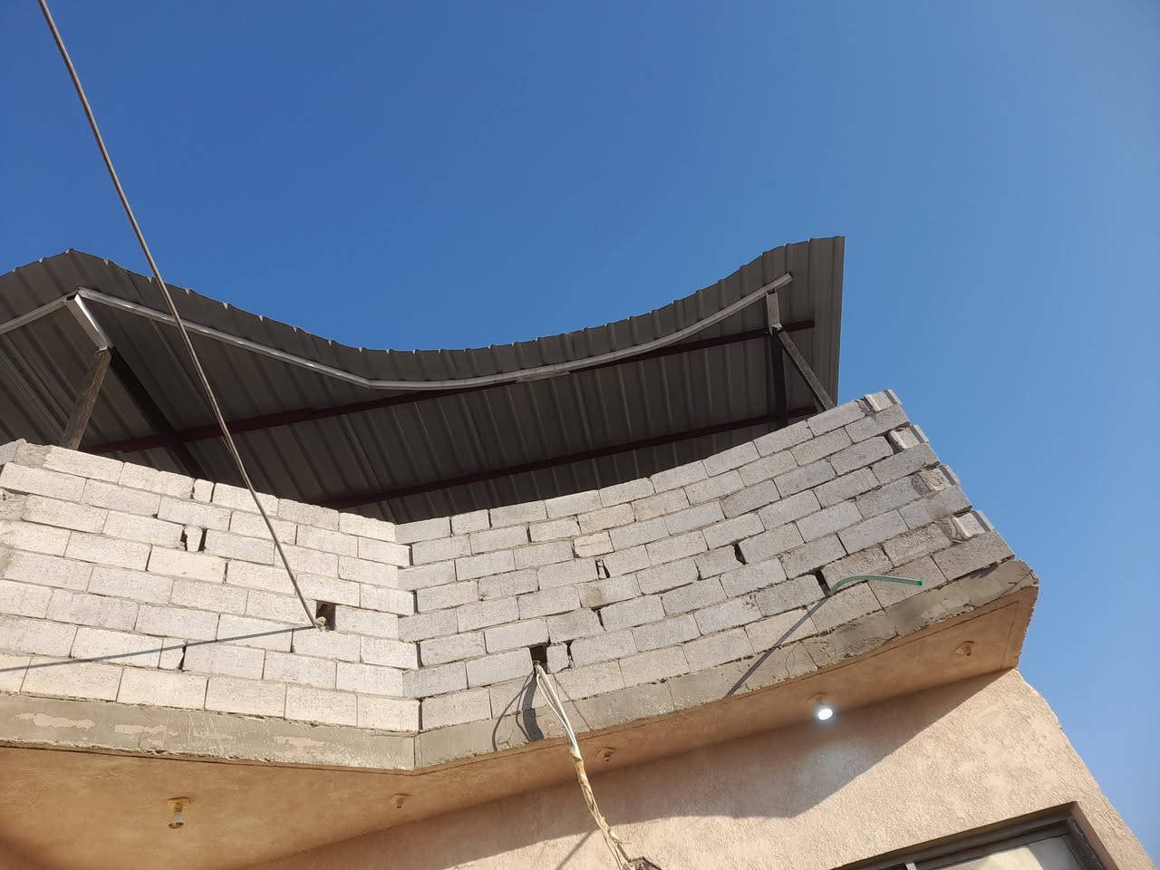 السلام عليكم  كافه انواع الحداده وانسب الاسعار جملونات كرفانات سقائف سلم طوارء ٠وبأشراف كادر متمرس للأتصال***********
