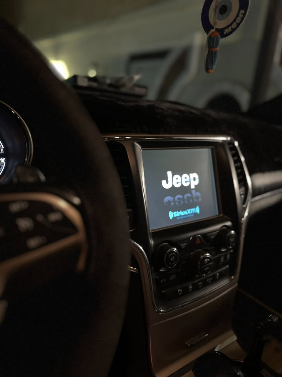 السلام عليكم للبيع
جيب كراند شيروكي فول مواصفات 

الموديل:2018 ماشية 50

الفئة:بلاك توب 

سعة المحرك:3600

اللون:ابيض

_______________

1-فتحة سقف

2-بصمه

3-بصمه ابواب

4-كشنات جلد

5-كشن كهرباء جهتين

6-جنطه كهرباء

7-تحكم ستيرن

8-شاشه كبيره

9-كشنات تدفئة وتبريد

10-فورويل 4x4

11-ويل اسود حجم 20

12-تشغيل عن بعد

13-منظومة زنون

14-نظام eco

15-حساسات خلفي امامي

16-كامره خلفية

  سيارة خير من الله ماتصرف عليه دينار 

حادث سرقة كما موضح بالسونار

السعر:220وبيها مجال بسيط

العنوان: بغداد الدورة

للاستفسار:***********
